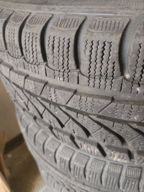 Tli gumi 4 db 185/60 R15 Dunlop