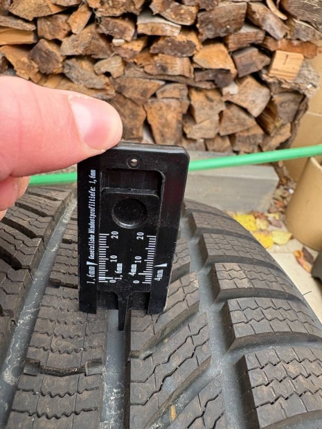 Tli gumi Continental 245/45 R18 V XL 2db j elad!