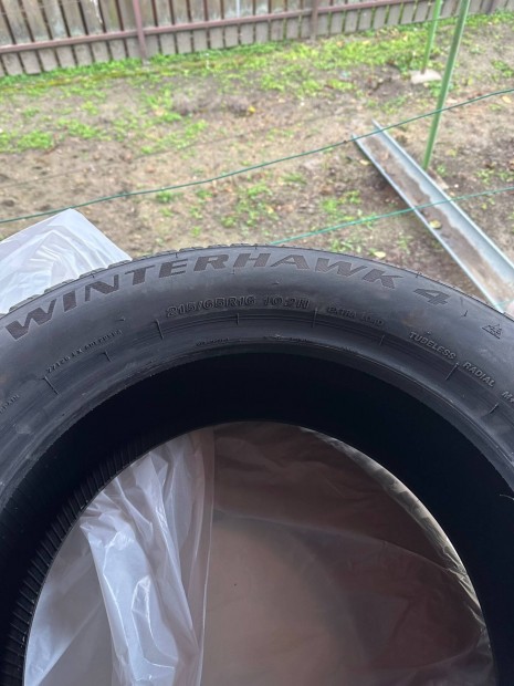 Tli gumi Firestone Winterhawk 4 215/65 R16 98H