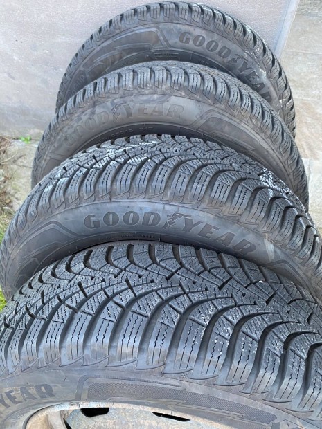 Tli gumi Goodyear Ultragrip 9+ 195 65 R15 91t lemezfelnin