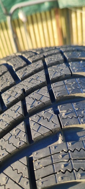 Téli gumi Hankook Winter Icept R53 W462 XL 215/60 R16 99 H TL 202
