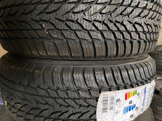 Tli gumi Nokian Snowproof 1 185/60 R15 88T XL