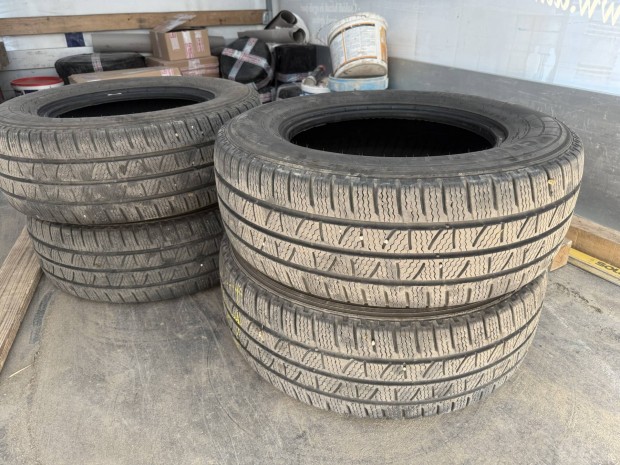 T�li gumi Pirelli 235/65/16c
