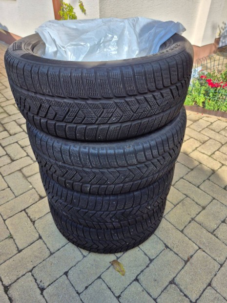 Téli gumi Pirelli Winter Scorpion 235/55 R18 SEAL defekttűrő 6mm