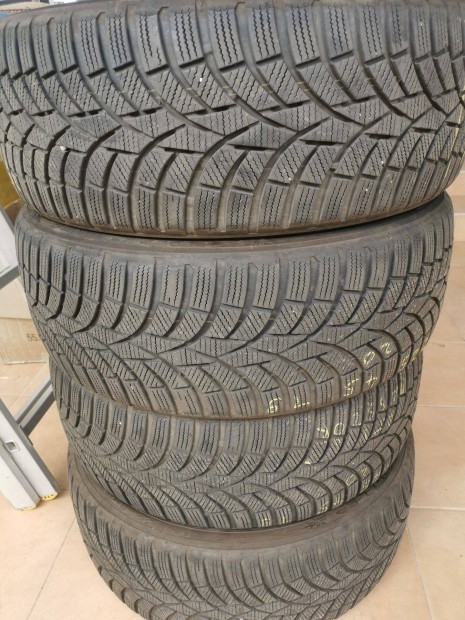 Tli gumi Toyo Observe 225/45 R19