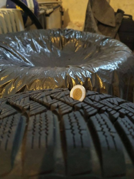 T�li gumi, 4 darab, 1 szezont futott