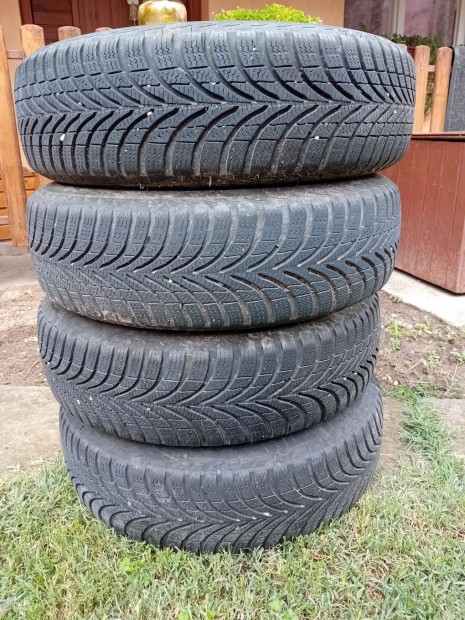 Tli gumi + vasfelni 165/70 R14 Apollo Suzuk Swiften volt