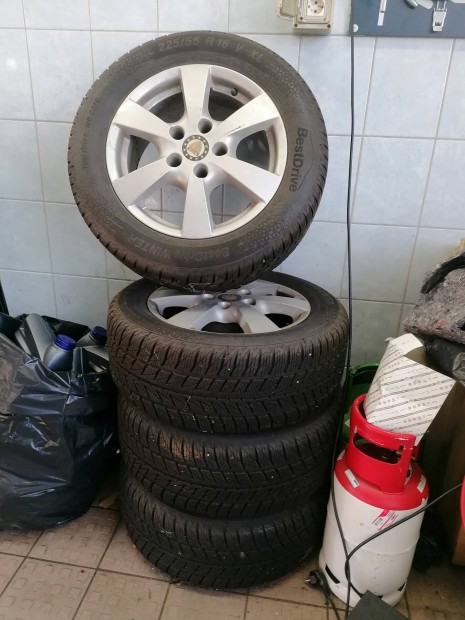 Tli gumi, alufelnivel. 