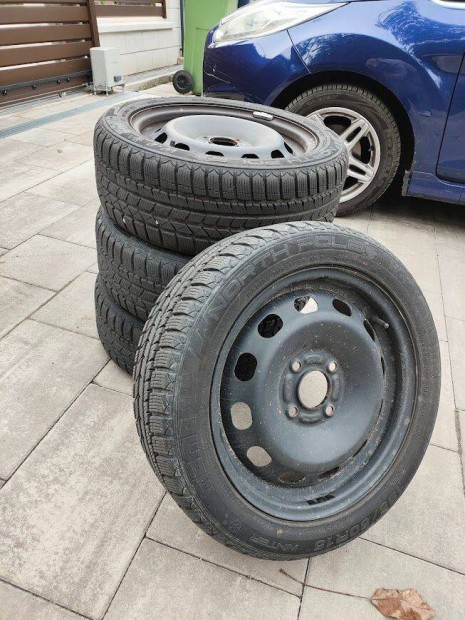 Tli gumi aclfelnin Momo 195/55 R15 - 6Jx15H2 Ford Fiesta