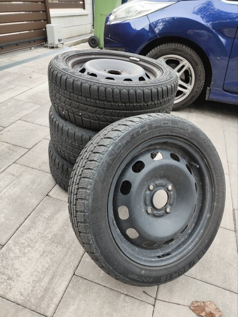 Téli gumi acélfelnin Momo 195/55 R15 - 6Jx15H2 Ford Fiesta 