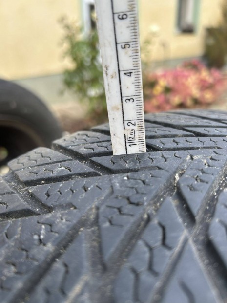 Tli gumi aclfelnire szerelve