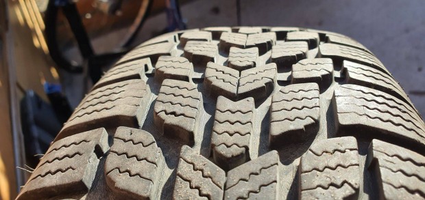 T�li gumi felnivel