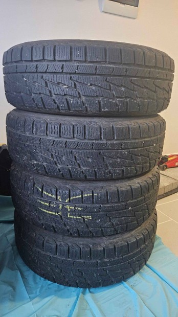 T�li gumi garnit�ra 215/60 R17