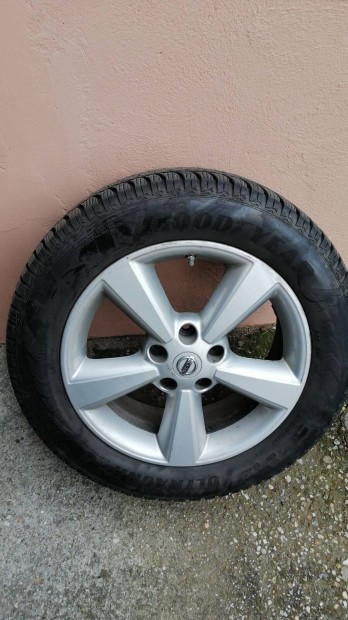 Tli gumi,keveset futott,4 db Goodyear 215/60/R17 felnivel egytt