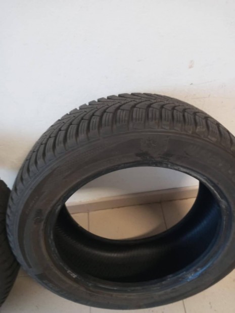 Tli gumi kevesett futott