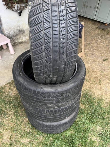 Teli gumi r18 245/40