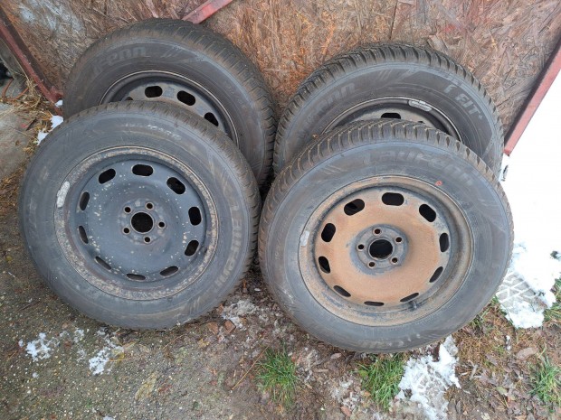 Tli gumi szerelve R15