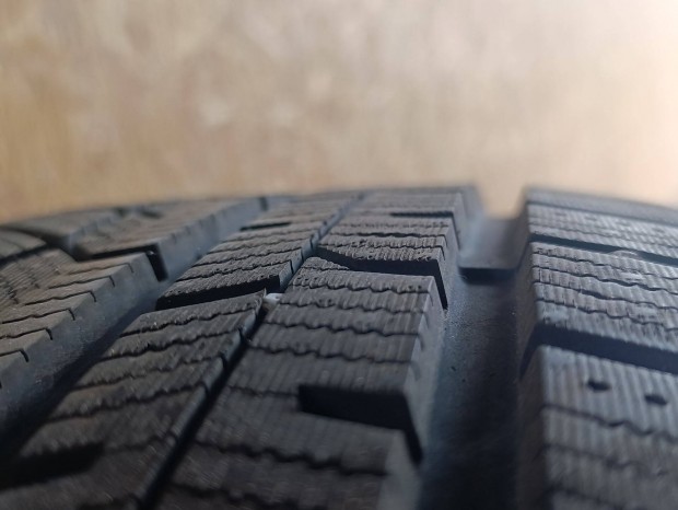Tli gumi szett 245/45R19