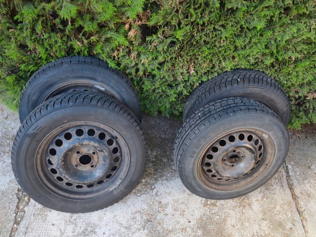 Téli gumi szett lemezfelnin - 185/65R15 - 4db