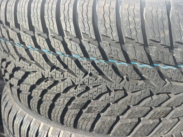 Tli gumi j 225/50R17 Nokian DOT-os