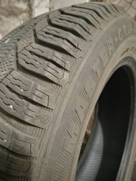 Tli gumiabroncs.