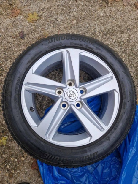 Tli gumiabroncs szett 205/55R16, Toyota alufelnikkel