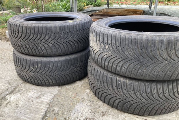 Téli gumiabroncs szett - 205/55 R16 - Hankook