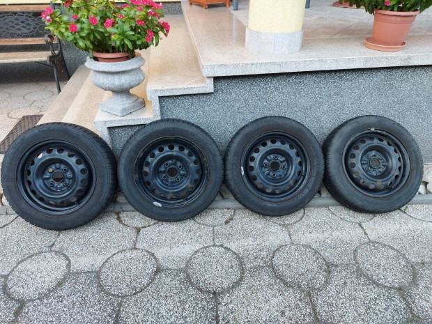 Téli gumik 155/65 4x100 lemezfelni garnitúra