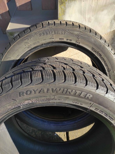 Tli gumik 235/45/R17 Royal Black 2db