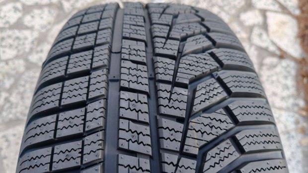 Tli gumik - 215/45 R16 - Hankook