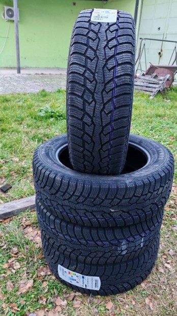 Tli gumik - 215/60 R17C - Nokian