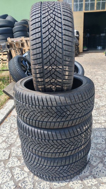 Téli gumik - 235/40 R18 - Good Year