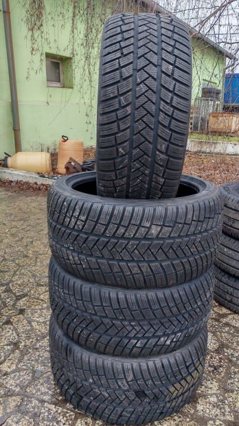 T�li gumik - 245/40 R19 + 275/35 R19 - Vredestein