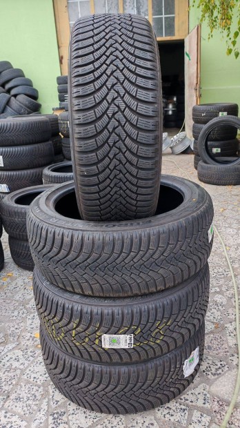 Tli gumik - 245/45 R20 - Falken