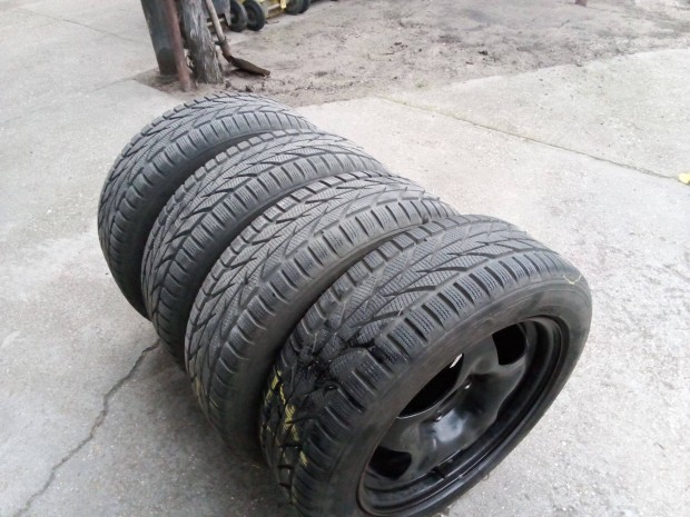 Tli gumik felnin Toyo 195/55 R16