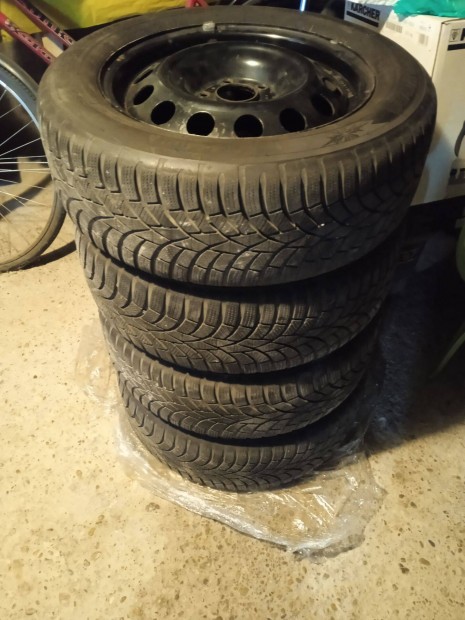 Téli gumiszett lemezfelnivel