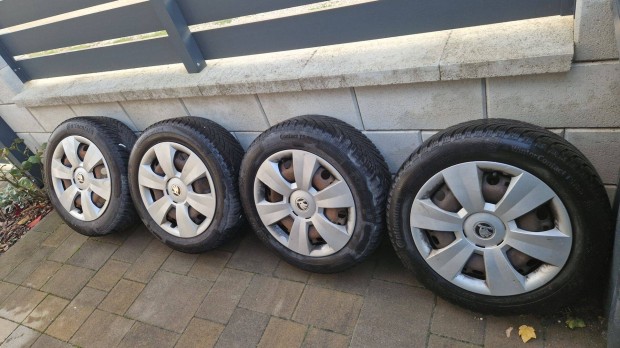 Tli kerk 4db 185/60R15 acl felnin Skoda dsztrcskkal