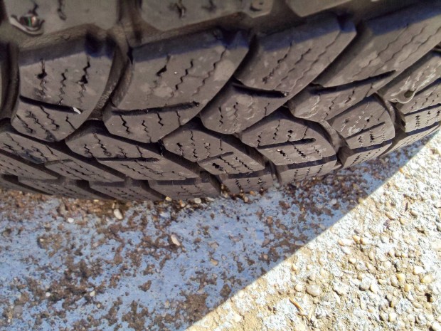 Tligumi,195*65*15 ,4db egyben 6 mm futofellet, garancia van