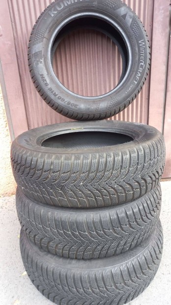 Tligumi 205/60R16 Kumho Wintercraft WP51