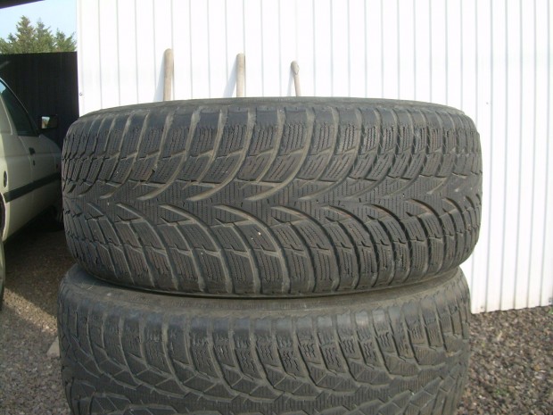 Tligumi 215 55 16 nokian