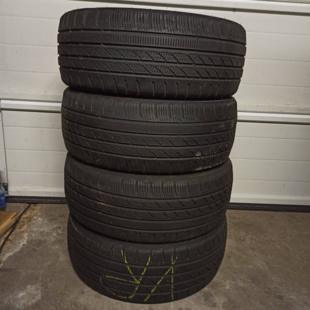 Tligumi 225/40 R 19