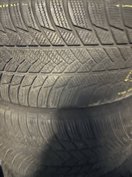 Tligumi 255/40 R20  2022Dot