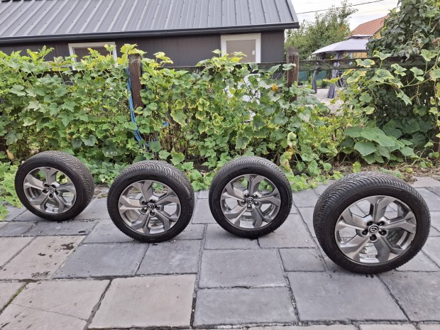 Téligumi Mazda mx30 gyári felnire szerelve (4 db)