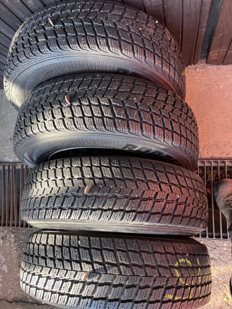 Tligumi: Roadstone Winterguard SUV - 205/70 R15 96T 7mm porfil