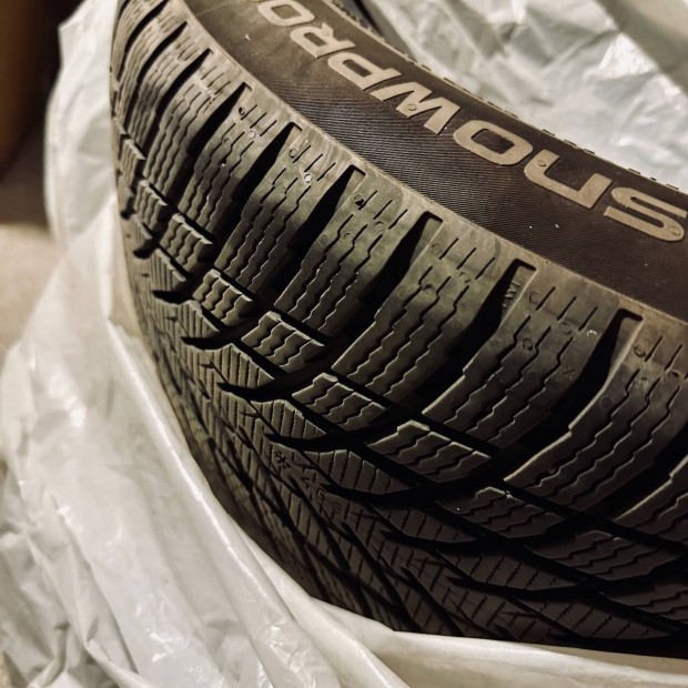 Tligumi - Nokian WR Snowproof P 215/55 R17