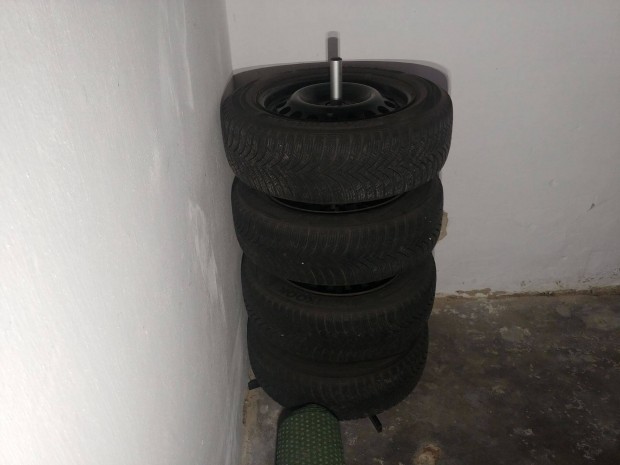 Téligumi acélfelnin