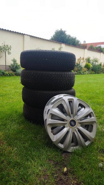 Téligumi acélfelnivel