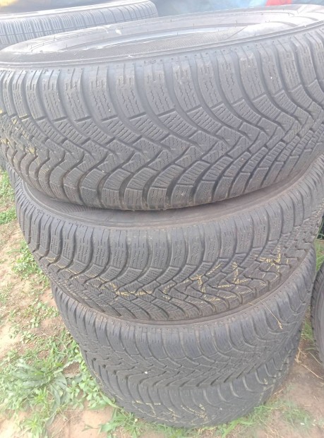 Tligumi autgumi 245 65 R17
