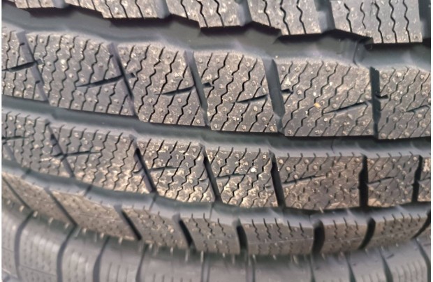 T�ligumi elad�! �j! C-s!