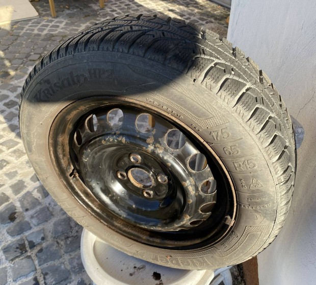 Tligumi felnivel elad